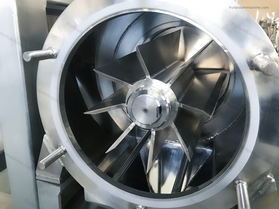 Fruit pulper rotor face Front view of the fruit pulper rotor blades inside the circular working chamber